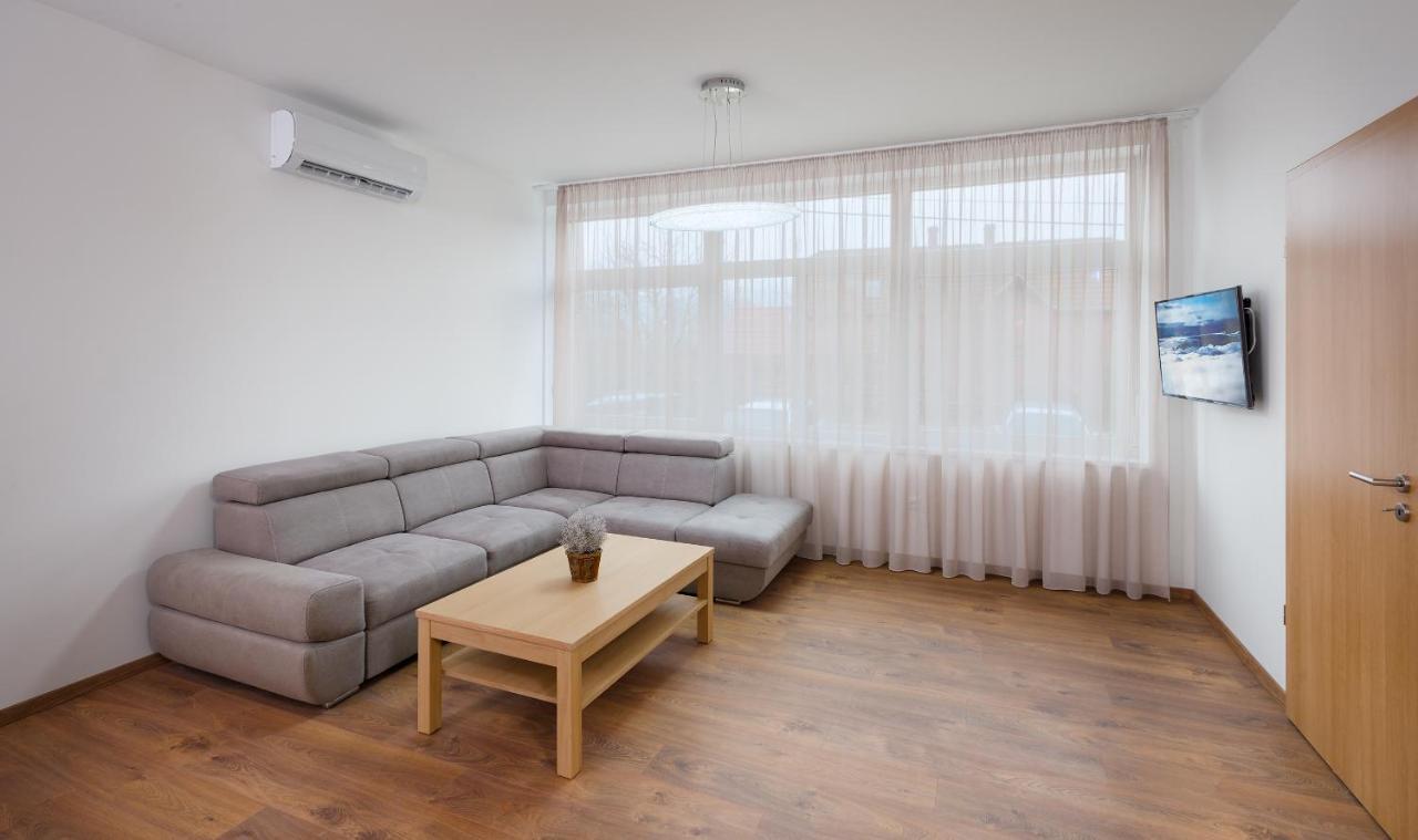 Deluxe Apartman วิเชกราด ภายนอก รูปภาพ