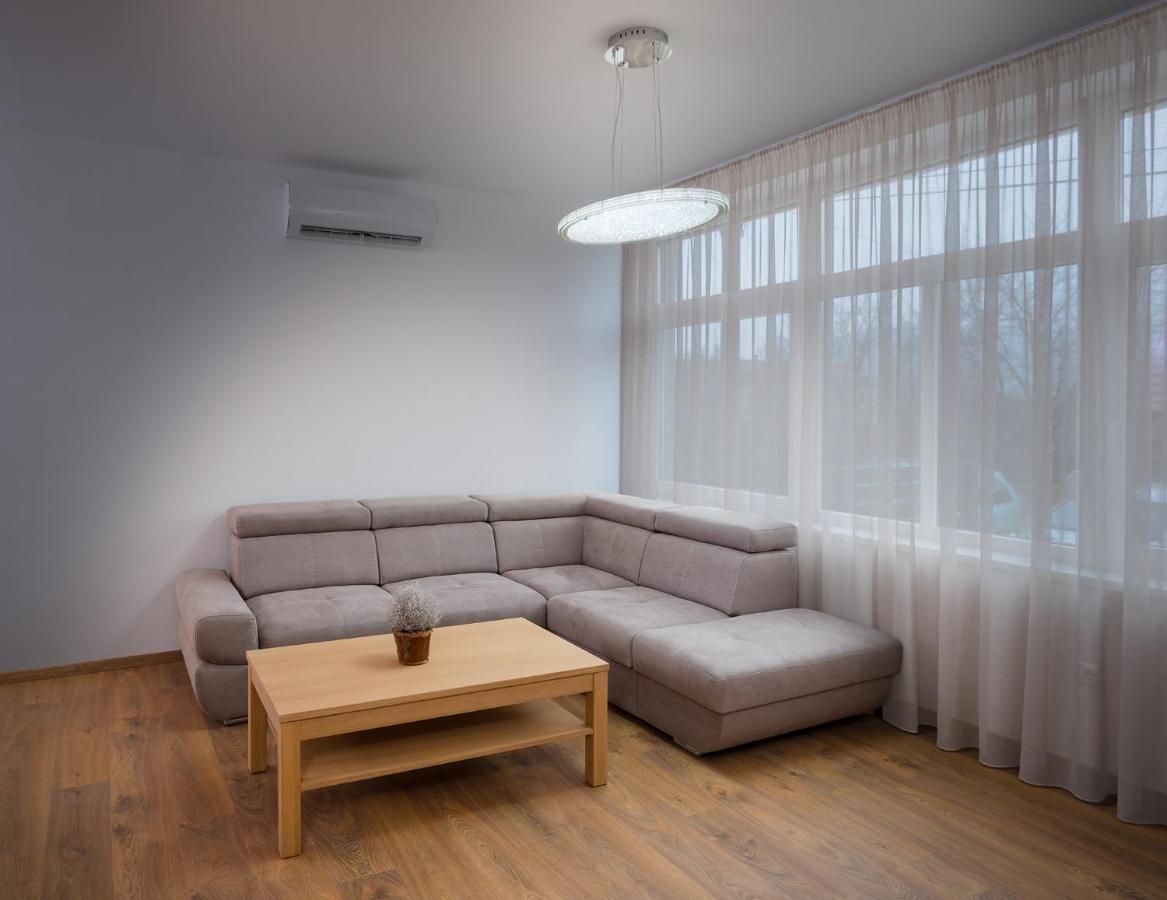 Deluxe Apartman วิเชกราด ภายนอก รูปภาพ